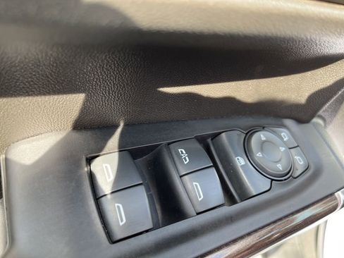 Used 2022 Chevrolet Silverado 1500 LT AWD/4WD image 19