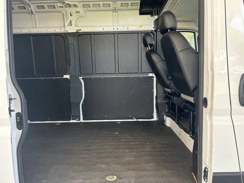 Used 2025 RAM ProMaster 2500 w/ Convenience Group FWD image 25