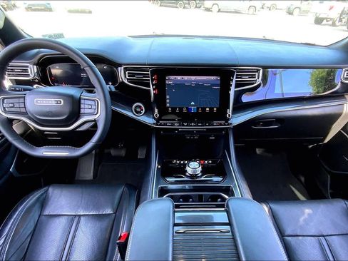 Used 2023 Jeep Wagoneer w/ Convenience Group I image 13