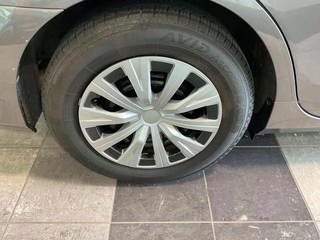 Used 2017 Toyota Camry LE FWD image 7