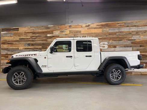 New 2026 Jeep Gladiator Mojave image 25