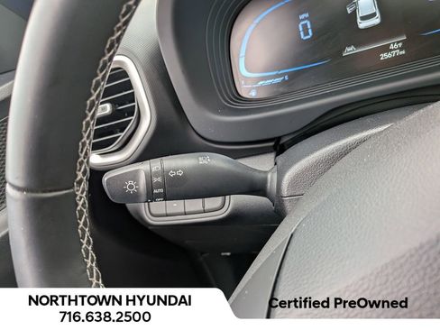 Certified 2023 Hyundai Venue SEL image 23