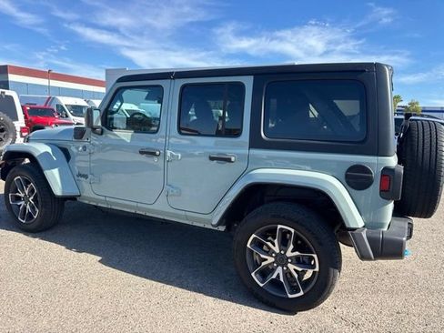 Used 2024 Jeep Wrangler Unlimited w/ Convenience Group AWD/4WD image 8