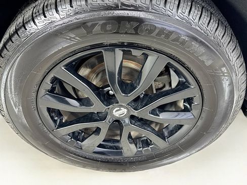 Used 2017 Nissan Rogue SV w/ Midnight Edition FWD image 37