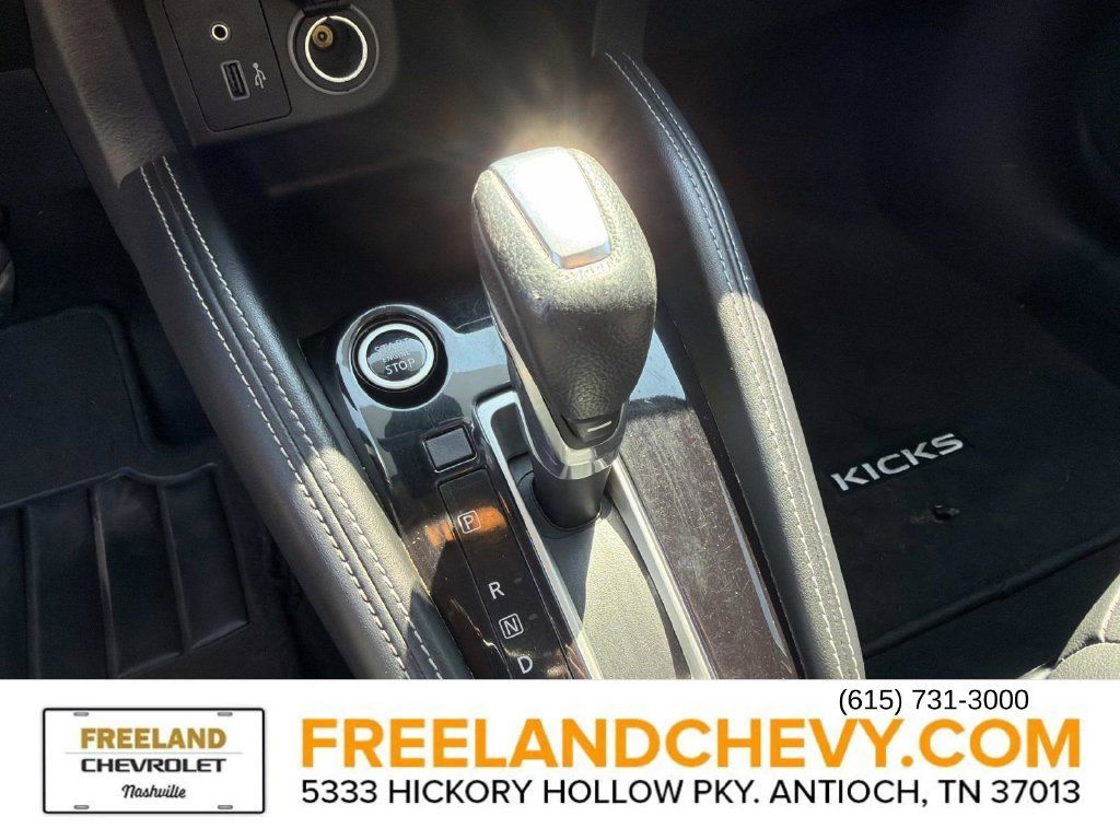 Used 2020 Nissan Kicks SR w/ SR Premium Package FWD image 29