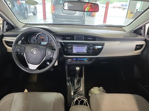 Used 2016 Toyota Corolla LE FWD image 8