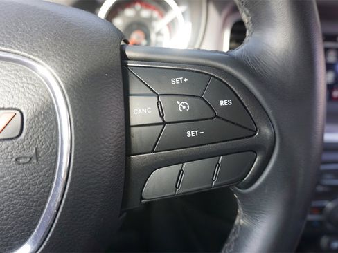 Used 2019 Dodge Charger SXT image 9