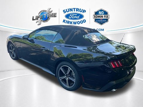 Used 2025 Ford Mustang Premium RWD image 3