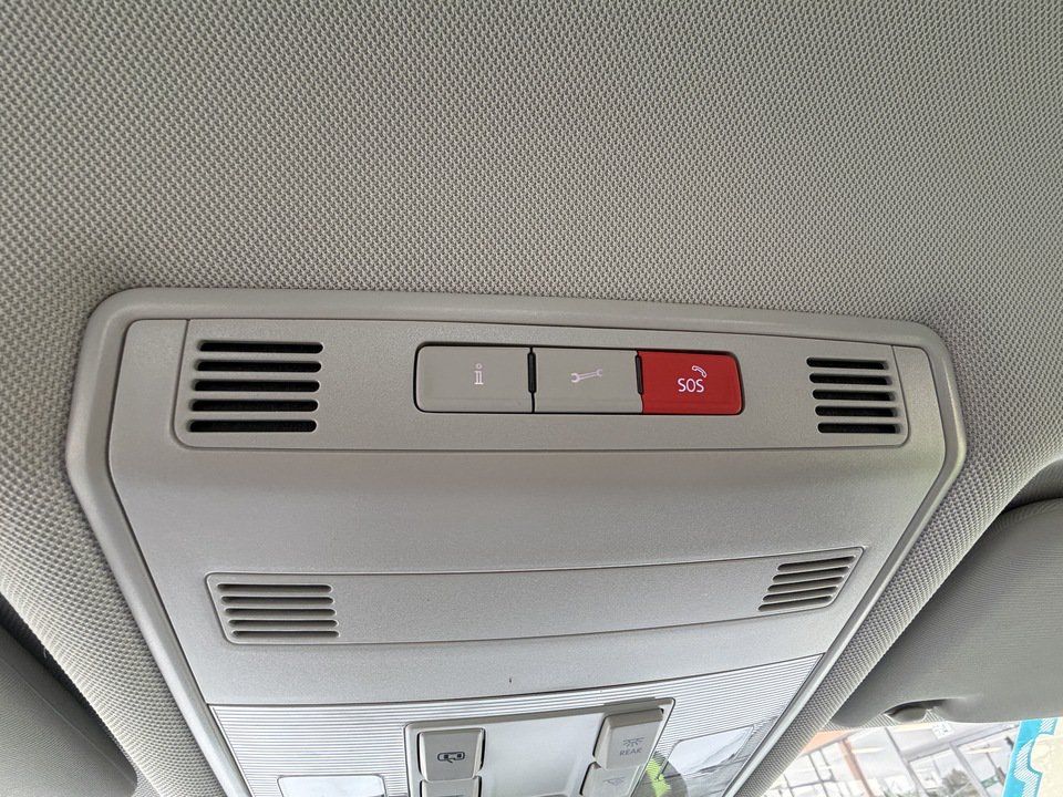 Used 2024 Volkswagen Jetta SE FWD image 23