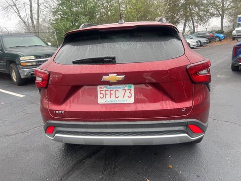 Used 2025 Chevrolet Trax LT w/ LT Convenience Package image 6