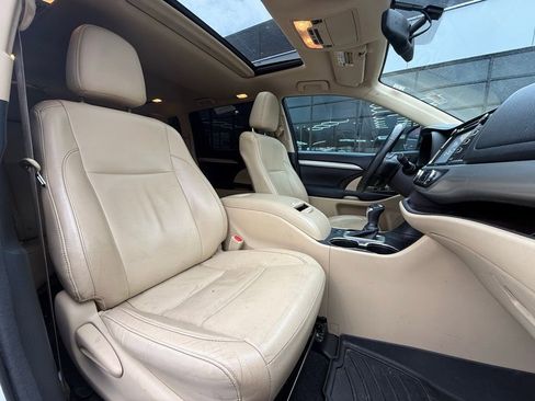 Used 2015 Toyota Highlander XLE AWD/4WD image 28
