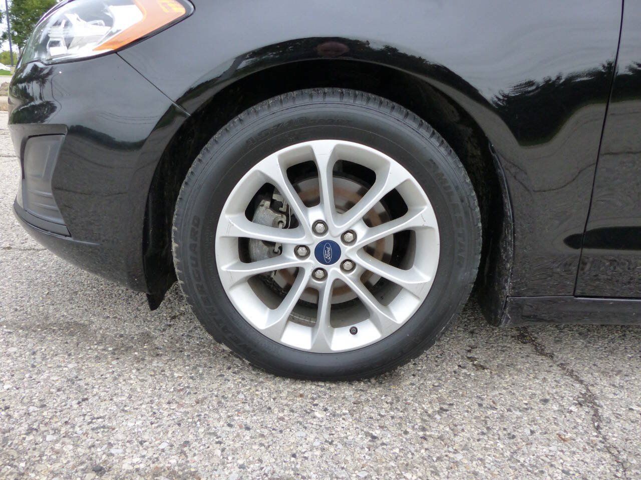 Used 2020 Ford Fusion SE FWD image 14