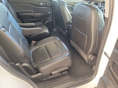 Used 2023 GMC Acadia SLT image 13