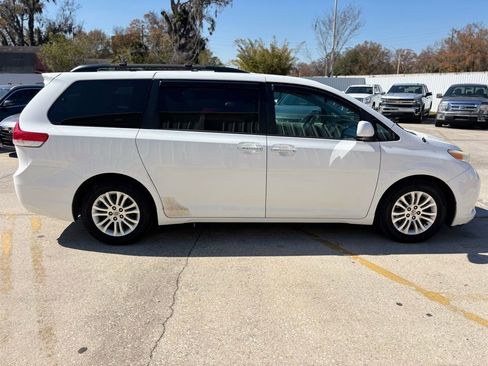Used 2013 Toyota Sienna XLE image 6