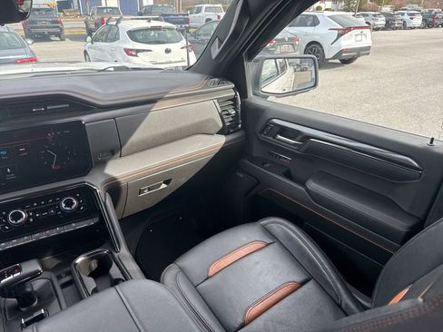 Used 2023 GMC Sierra 1500 AT4 w/ Technology Package image 13