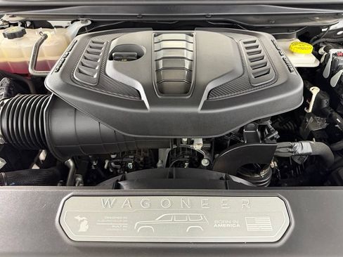Used 2025 Jeep Wagoneer 4WD image 38