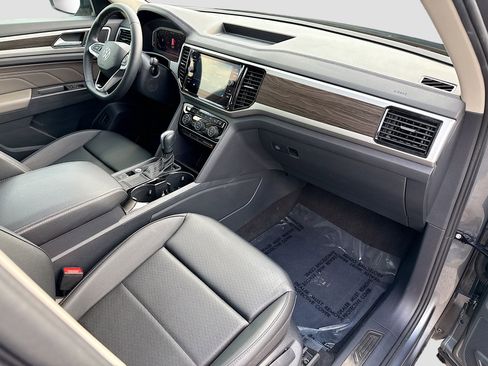Used 2023 Volkswagen Atlas SE w/ Panoramic Sunroof Package image 13