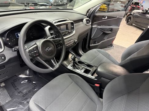 Used 2017 Kia Sorento AWD image 30