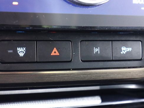 Used 2022 Ford F150 Lightning Lariat image 23