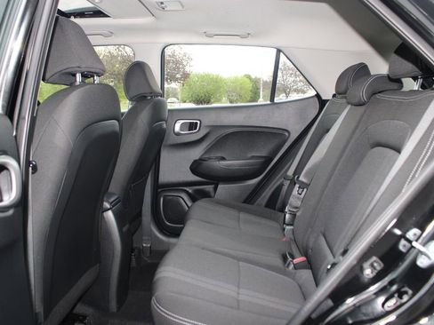 Used 2023 Hyundai Venue SEL FWD image 16