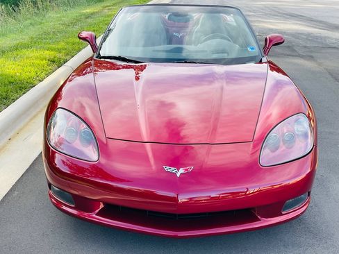 Used 2006 Chevrolet Corvette Convertible w/ Preferred Equipment Group RWD image 21