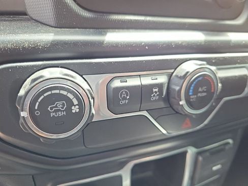 Used 2020 Jeep Wrangler Sport image 13