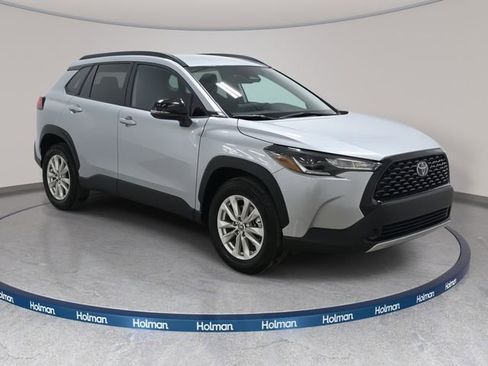 Certified 2025 Toyota Corolla Cross LE image 3