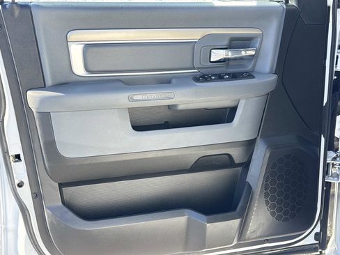 Used 2019 RAM 1500 Classic SLT image 15