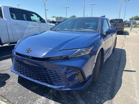 Used 2025 Toyota Camry XSE FWD image 12