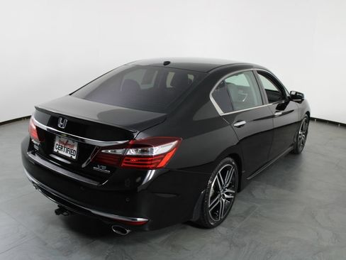 Used 2017 Honda Accord Touring image 4
