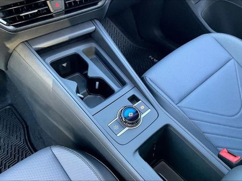 New 2025 Volkswagen Tiguan SE image 9