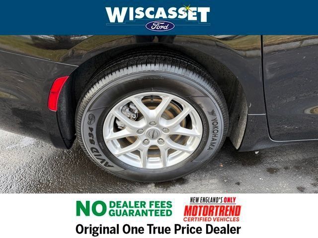 Used 2024 Chrysler Pacifica Touring-L FWD image 32