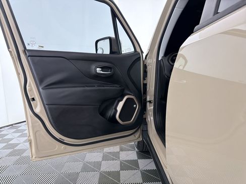 Used 2016 Jeep Renegade 75th Anniversary AWD/4WD image 17