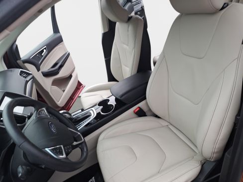 Used 2018 Ford Edge Titanium w/ Technology Package AWD/4WD image 15