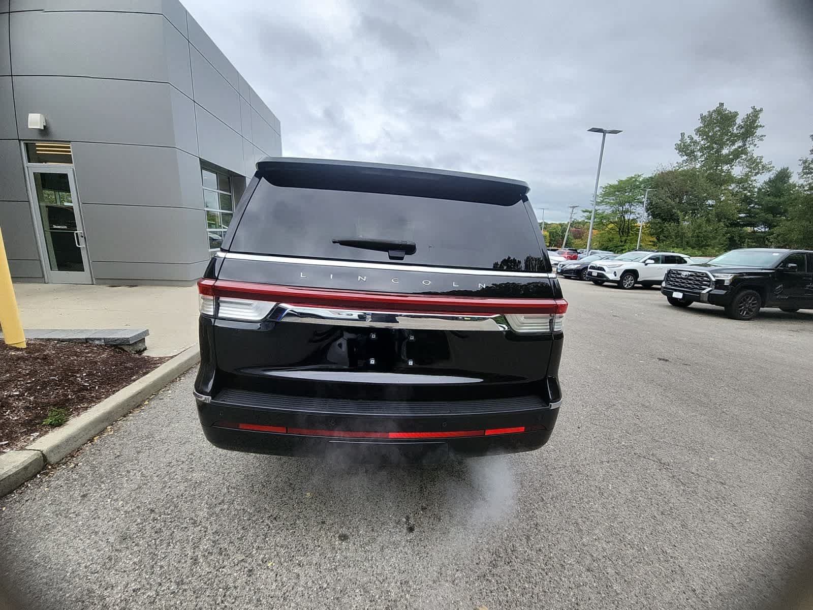 Used 2024 Lincoln Navigator L Reserve AWD/4WD image 24
