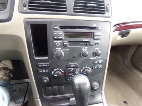 Used 2004 Volvo V70 AWD/4WD image 14