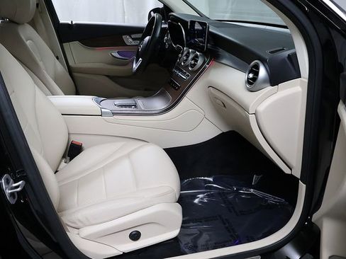 Certified 2022 Mercedes-Benz GLC 300 4MATIC image 36