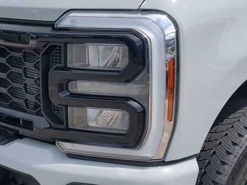 New 2026 Ford F250 Lariat w/ Black Appearance Package image 39