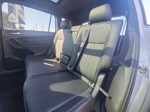 Used 2023 Volkswagen Tiguan SE R-Line image 8