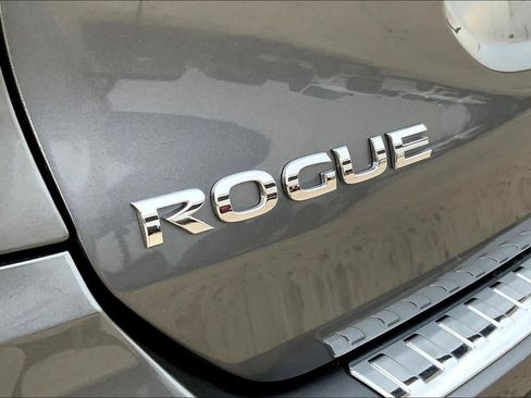 Used 2020 Nissan Rogue SV image 31