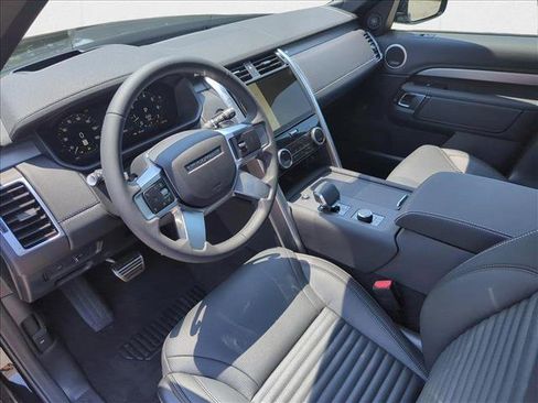 New 2024 Land Rover Discovery Dynamic SE image 23