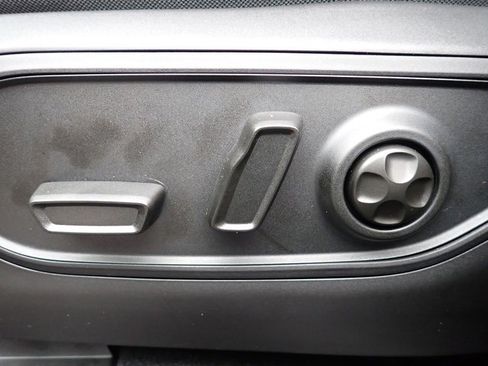 New 2025 Jeep Grand Cherokee Limited w/ Black Appearance Package image 17