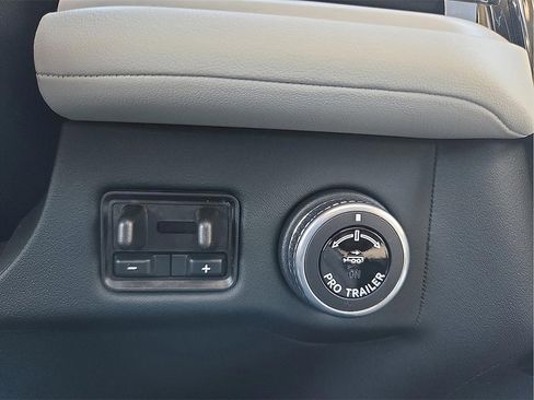 New 2025 Lincoln Navigator L Reserve image 17