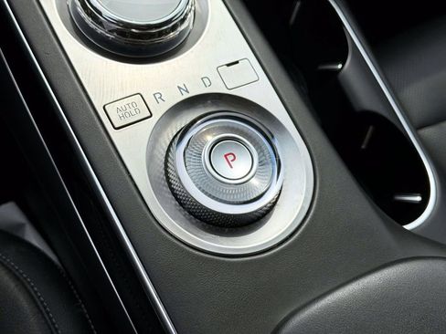 Certified 2025 Genesis GV70 2.5T AWD/4WD image 28