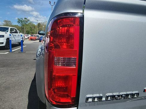 Used 2018 Chevrolet Colorado LT w/ LT Convenience Package AWD/4WD image 13