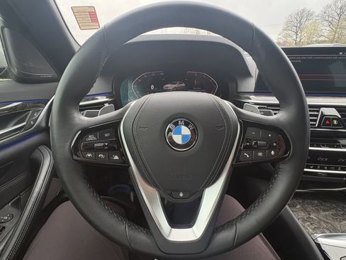 Used 2020 BMW 530i xDrive w/ Premium Package image 19