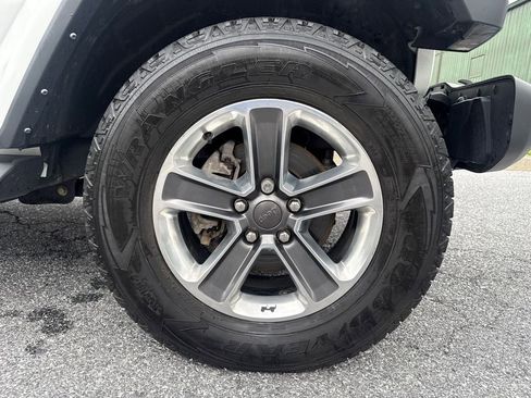 Used 2021 Jeep Wrangler Unlimited Sahara w/ Uconnect 4C Nav & Sound Group AWD/4WD image 28
