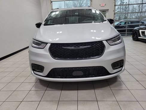 New 2026 Chrysler Pacifica Select w/ S Appearance Package AWD/4WD image 3