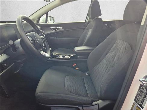 Used 2025 Kia Sportage LX image 19