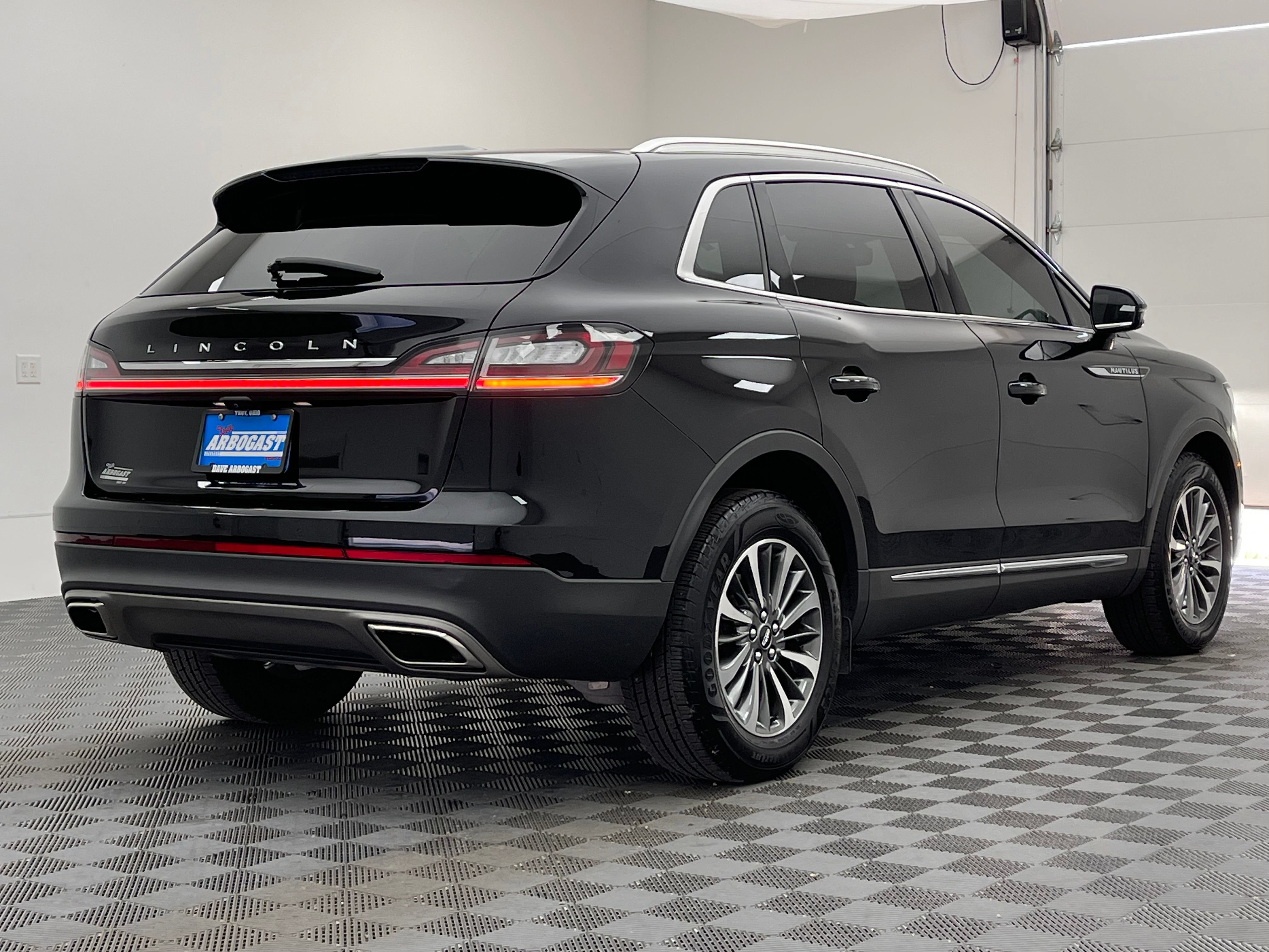Used 2022 Lincoln Nautilus Reserve FWD image 9